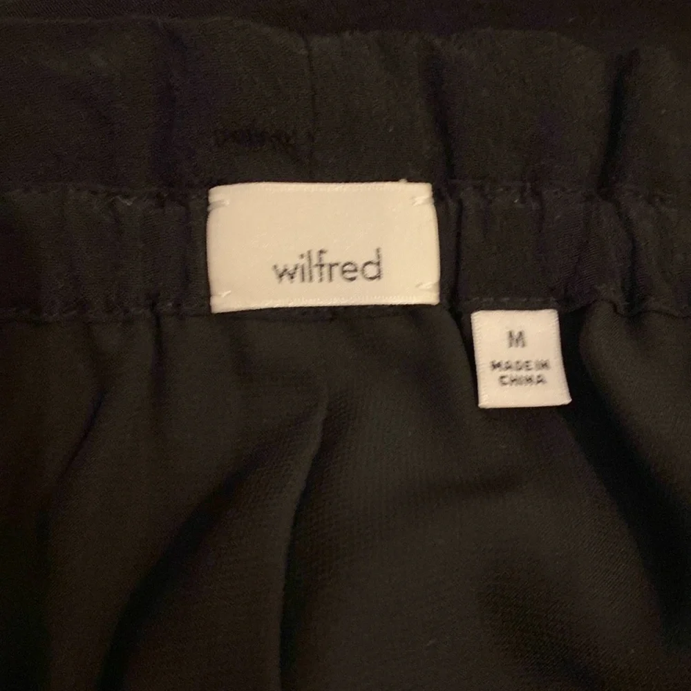 WILFRED ARITZIA BLACK DRAWSTRING SHORTS WITH POCKETS. Size M